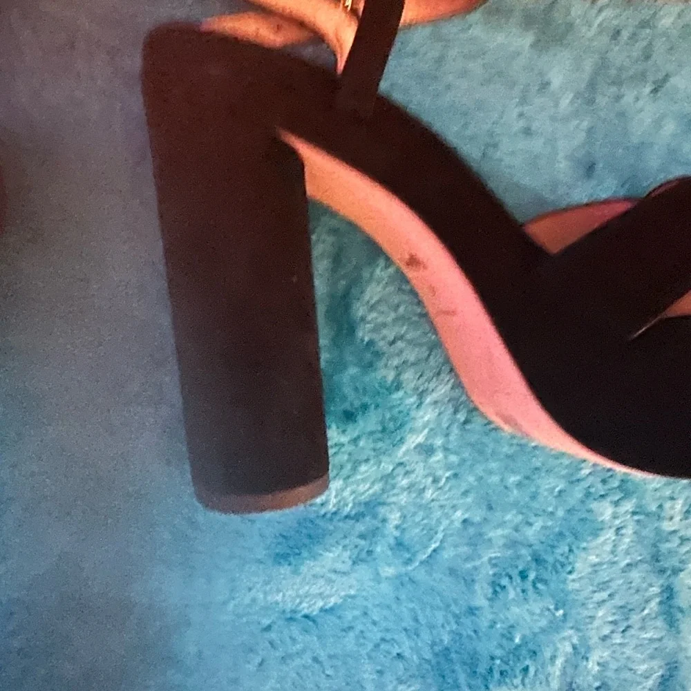 Coach - Picture 4 of 5